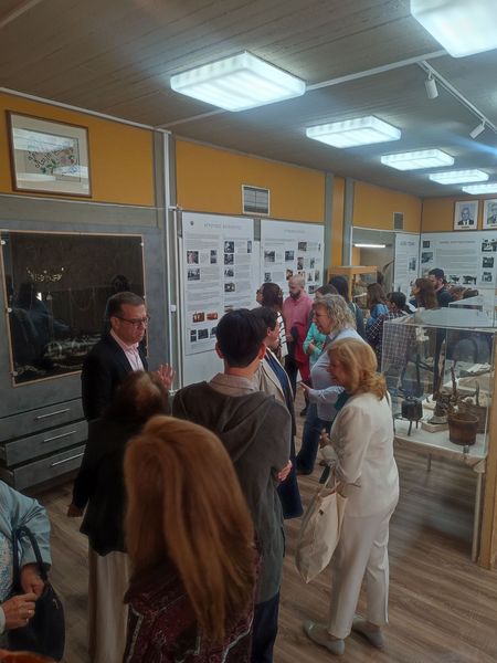 ΞΕΝΑΓΗΣΗ ΣΤΗ ΜΟΝΙΜΗ ΕΚΘΕΣΗ ΤΟΥ ΛΑΟΓΡΑΦΙΚΟΥ ΜΟΥΣΕΙΟΥ ΚΑΙ ΑΡΧΕΙΟΥ ΤΟΥ ΤΜΗΜΑΤΟΣ ΦΙΛΟΛΟΓΙΑΣ ΤΟΥ ΕΚΠΑ